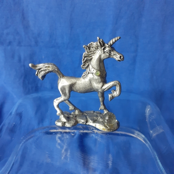 Unicorn Vintage Figurine With Crystal Ball & Green Stone Very Detailed Vintage - Picture 6 of 16